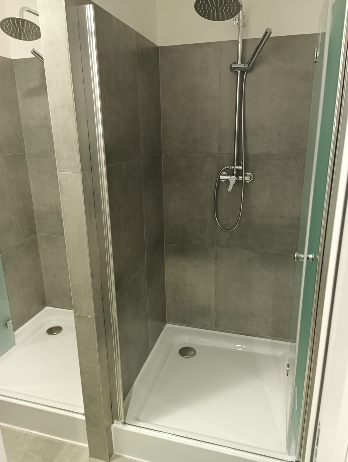 Instalacja wod-kan wraz z białym montażem. Zaplecze Food court GK