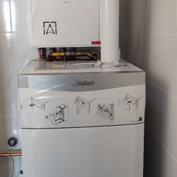 G-HEAT INSTALACJE HYDRAULICZNE - Kotłownia gazowa Vaillant dla budynku 200 m2 na 0,5 m2