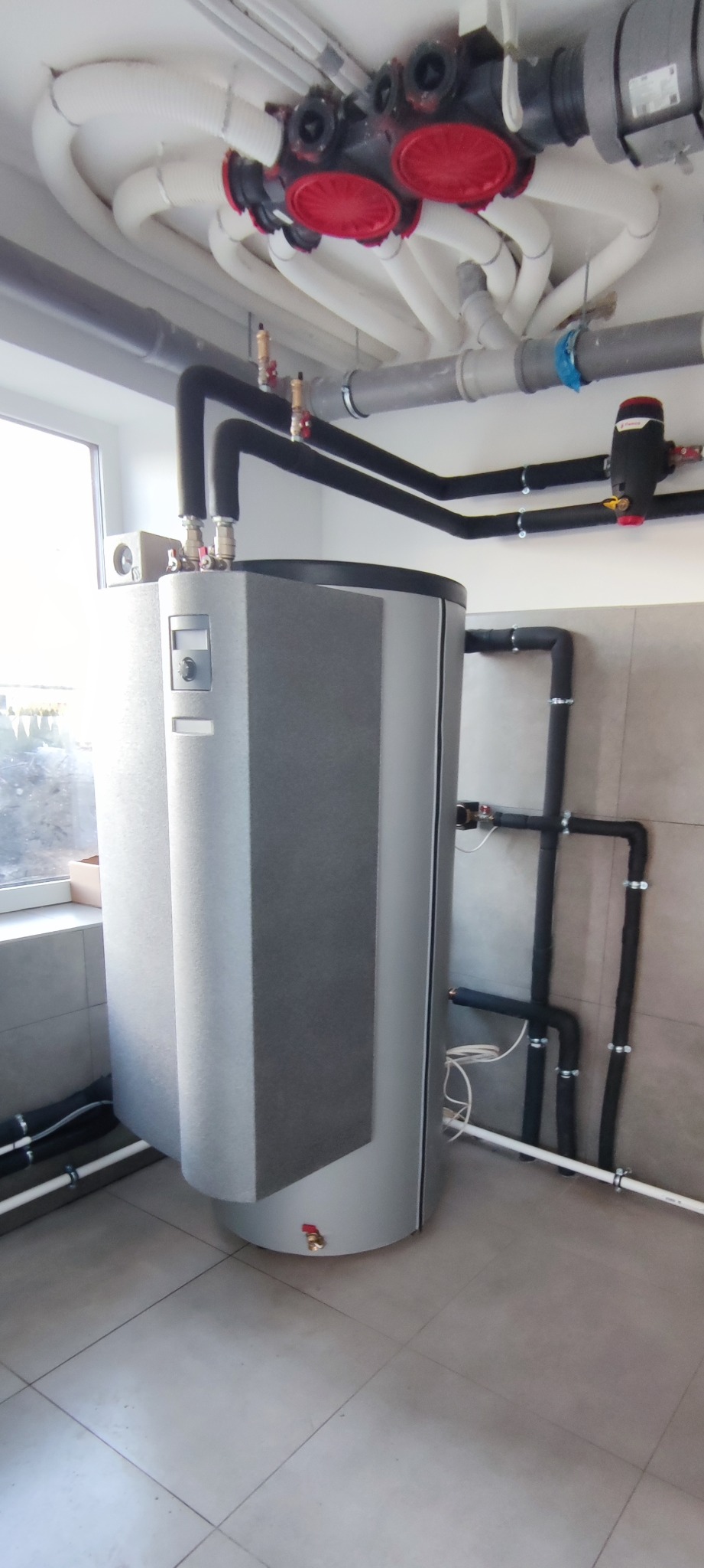 Maszynownia dla pompy ciepła Alpha Innotec wraz ze stacją hydrauliczną