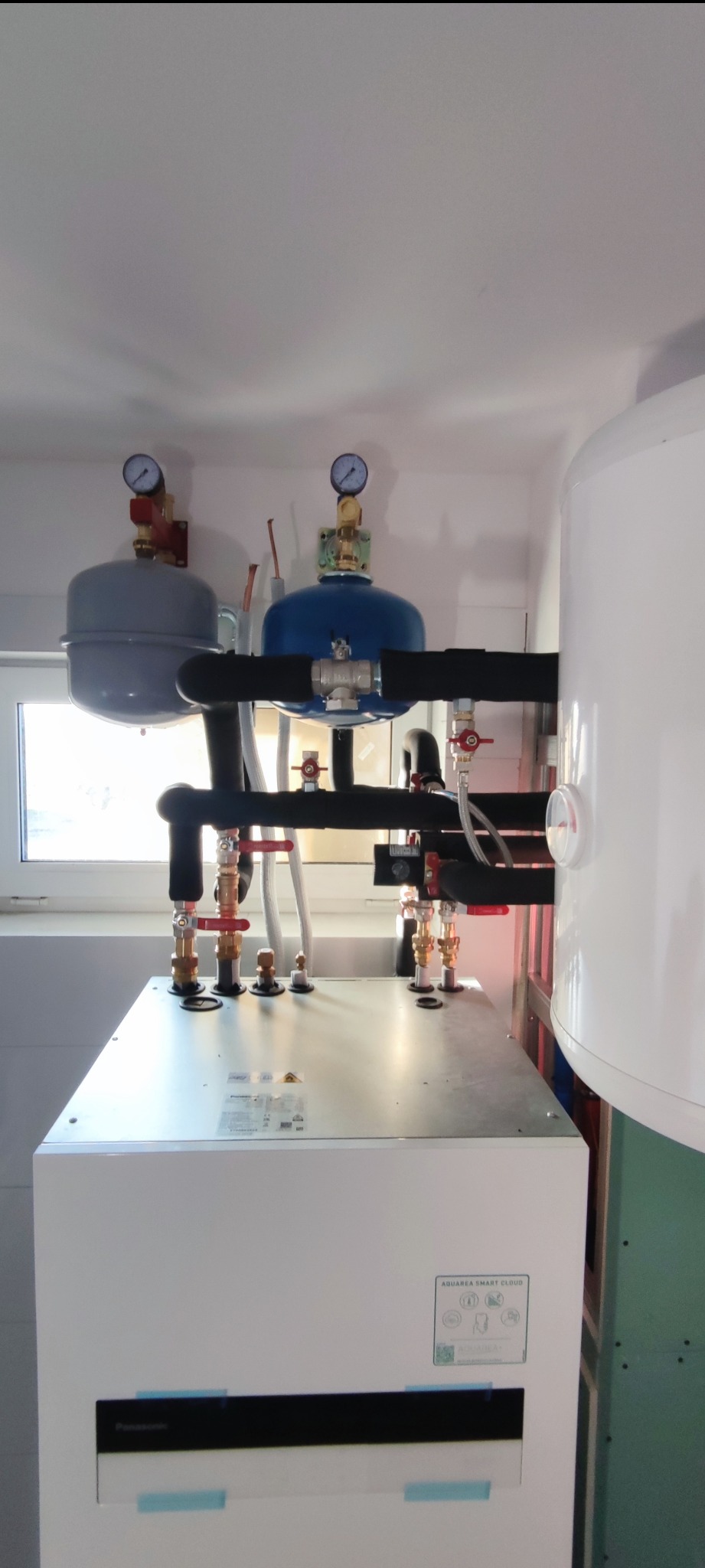 Maszynownia z pompą ciepłą Samsung EHS split dla domu 90 m2