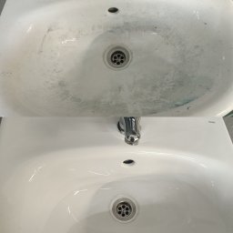 Tetiana Ivankova Global Clean Kraków - Umywalka przed i po czyszczeniu. Górna część zabrudzona, dolna lśniąca czystością. Widoczny kran i odpływ. Porównanie efektu sprzątania.