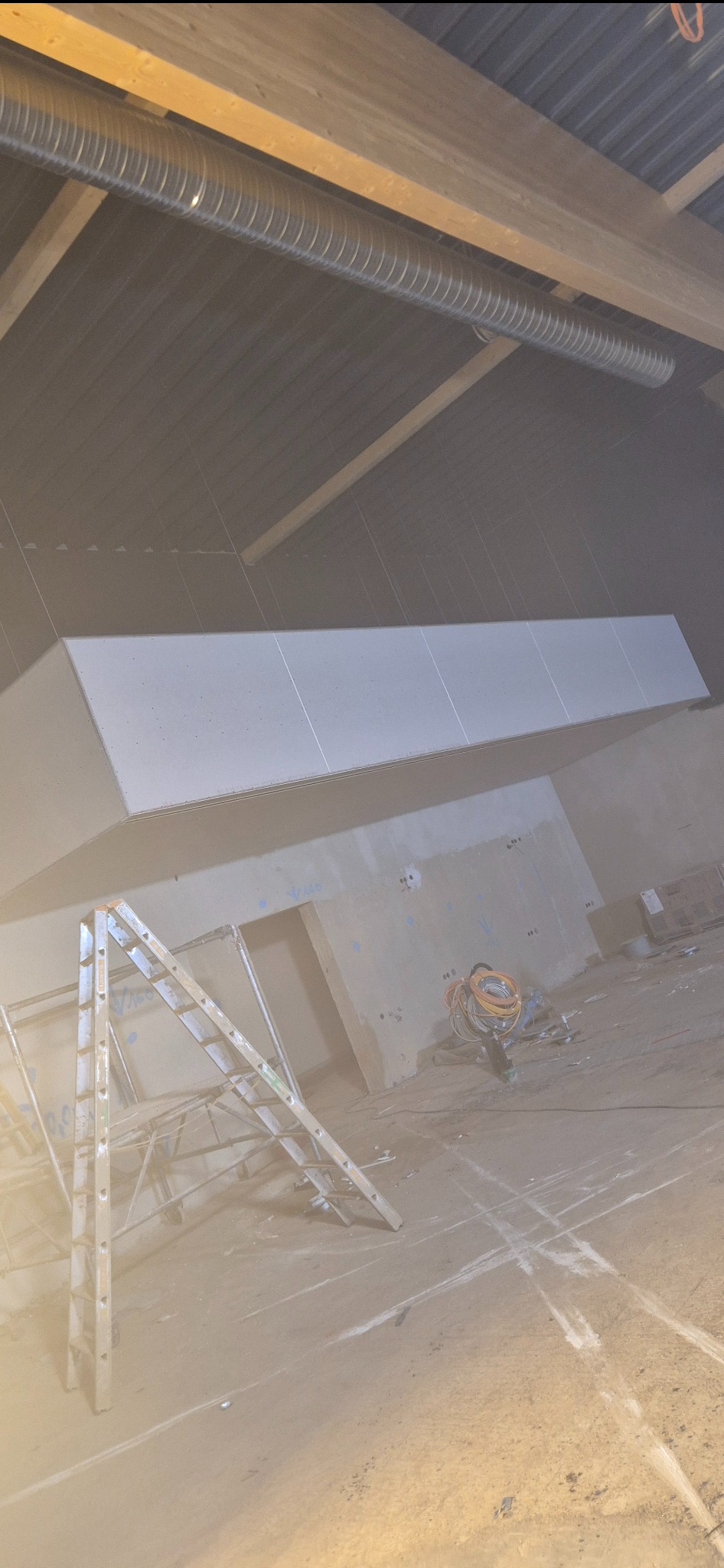 Sufit wiszący. Ścianki z gips kartonu do 7 m wysokości