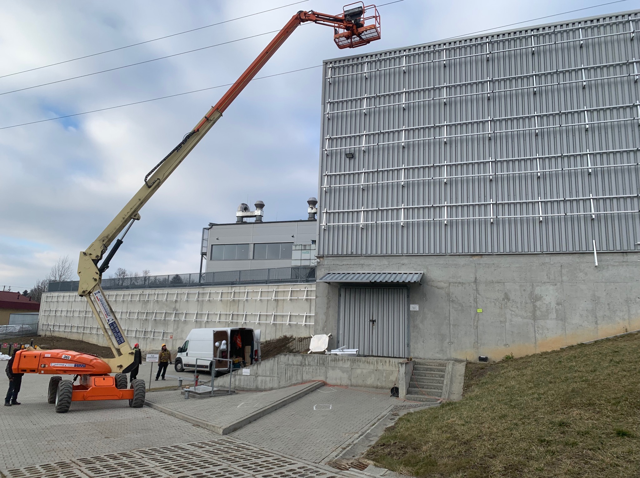 Polska - Małopolska. Montaż podkonstrukcji. Przygotowania do montażu instalacji fotowoltaicznej