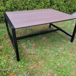 Stół do ogrodu całoroczny, z deski kompozytowej