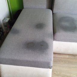 Monika Kwiran - Czyszczenie narożnika plamy po piesku.