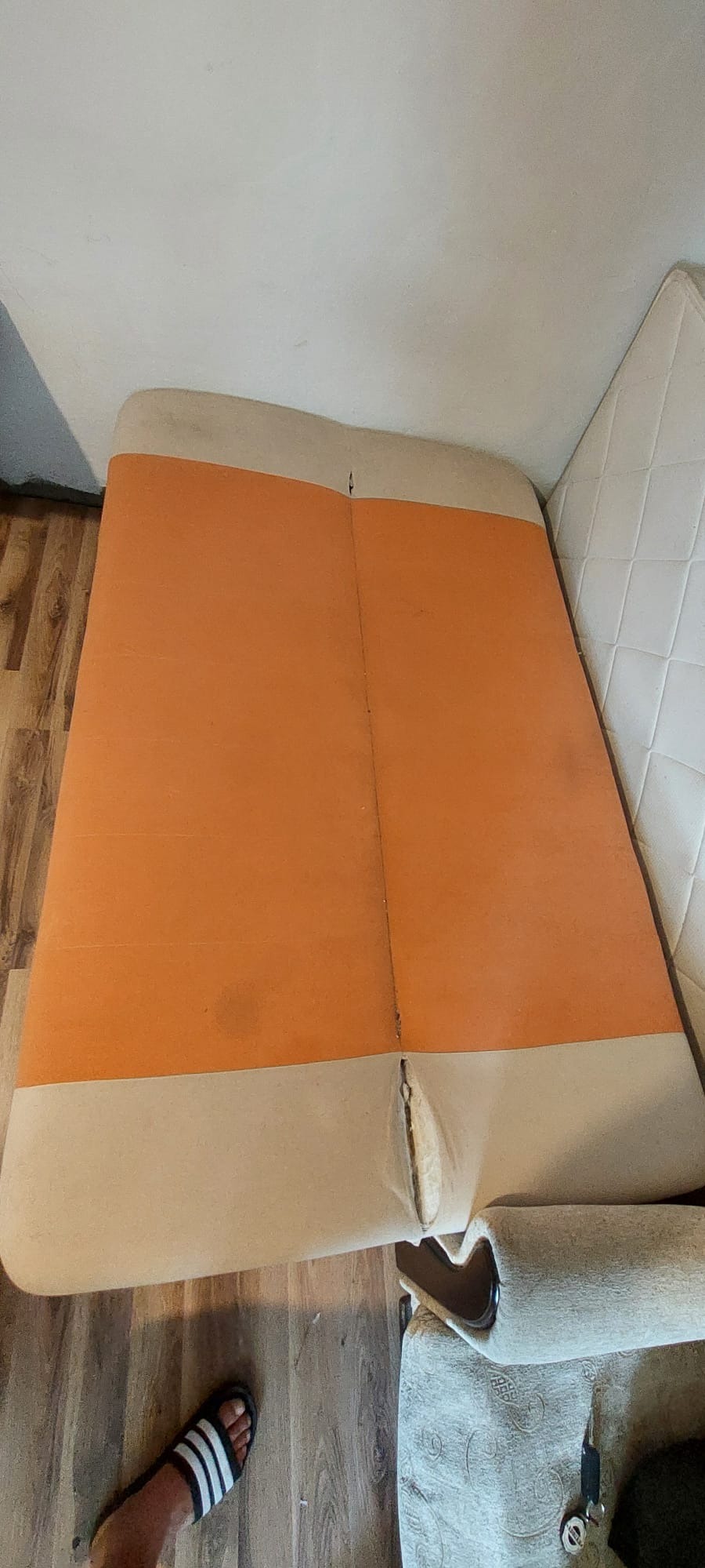 Odświeżenie i nadanie nowego życia dla mebli.