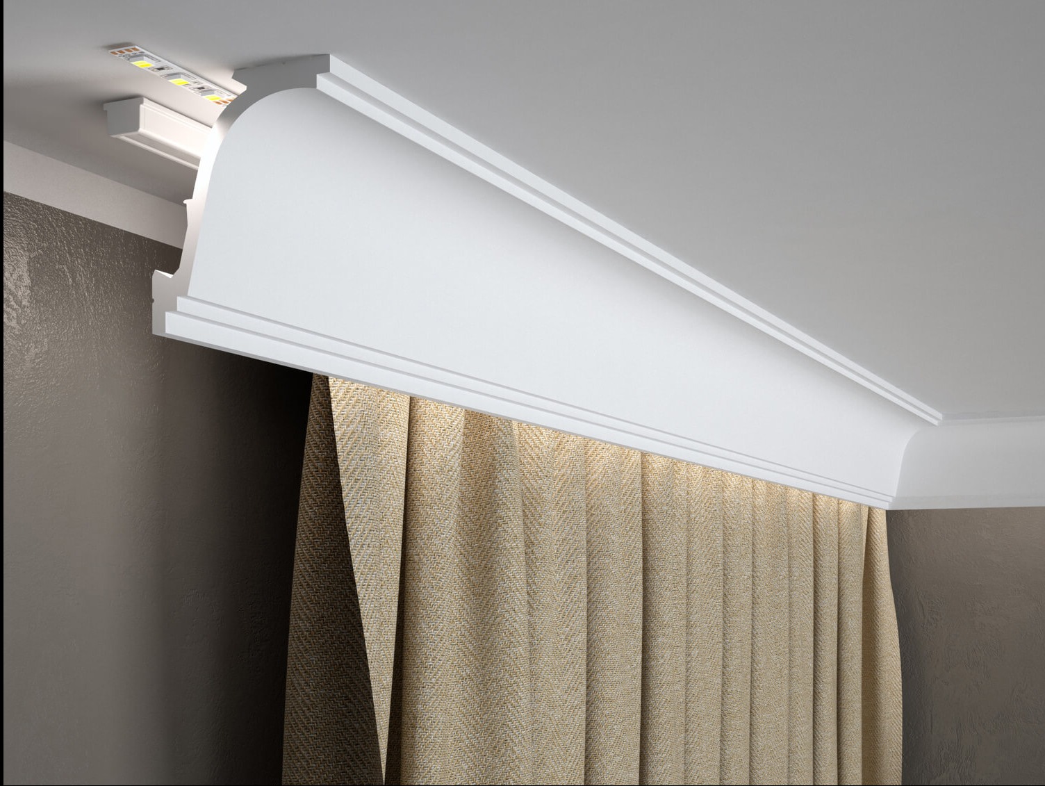 Dekoracyjna listwa sufitowa z oświetleniem LED nad zasłoną w beżowym odcieniu, widok z dołu.