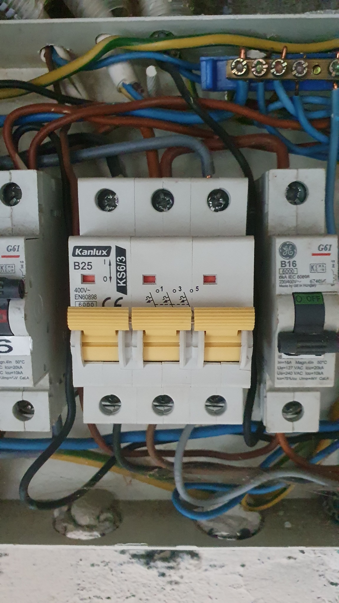 Wymiana źle dobranego zabezpieczenia nadprądowego.