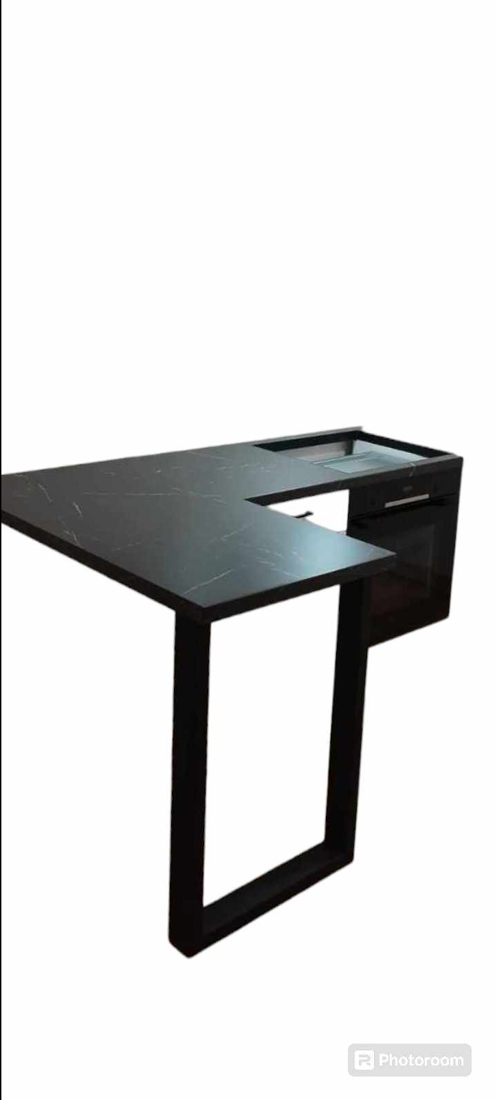 Metalowa noga pod blat kuchenny w stylu loft.