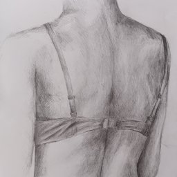 milena chruścińska - Szkic ołówkiem przedstawiający plecy kobiety z widocznymi ramiączkami biustonosza, wykonany z dbałością o cieniowanie i detale anatomiczne.