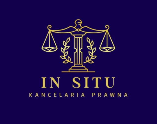 Złoty logotyp kancelarii prawnej 'IN SITU' na granatowym tle. Waga sprawiedliwości otoczona gałązkami oliwnymi, symbolizuje profesjonalizm i etykę.