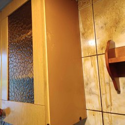 USŁUGI SPRZĄTAJĄCE LENA - Czyszczenie szafek i płytek w kuchni. Tłuszcz i klejące się szafki. Wymagało sporo poświęcenia. Ale udało się