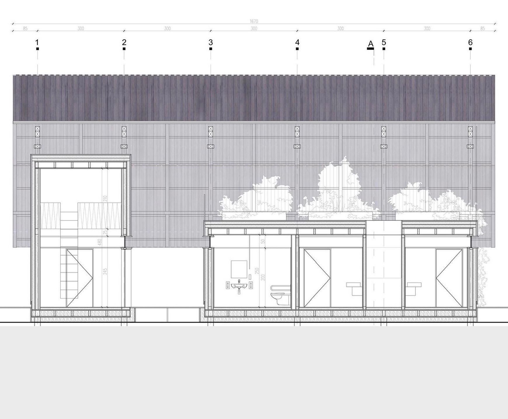 Przekrój architektoniczny budynku, ukazujący układ pomieszczeń, schody, instalacje sanitarne i elewację z elementami drewnianymi oraz roślinnością w tle.