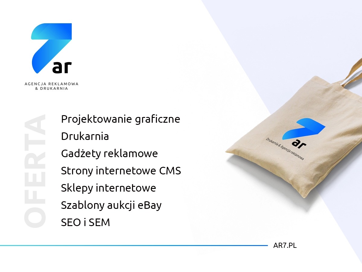 Beżowa torba bawełniana z nadrukowanym niebieskim logo i nazwą firmy, leżąca na białym tle z listą usług agencji reklamowej i drukarni po lewej stronie.