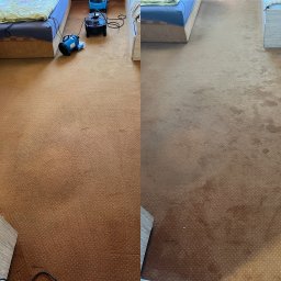 TopTapClean - Dywan w pokoju przed i po praniu. Po lewej stronie widoczna część wyprana, po prawej brudna. W tle suszarki do dywanów i łóżka.