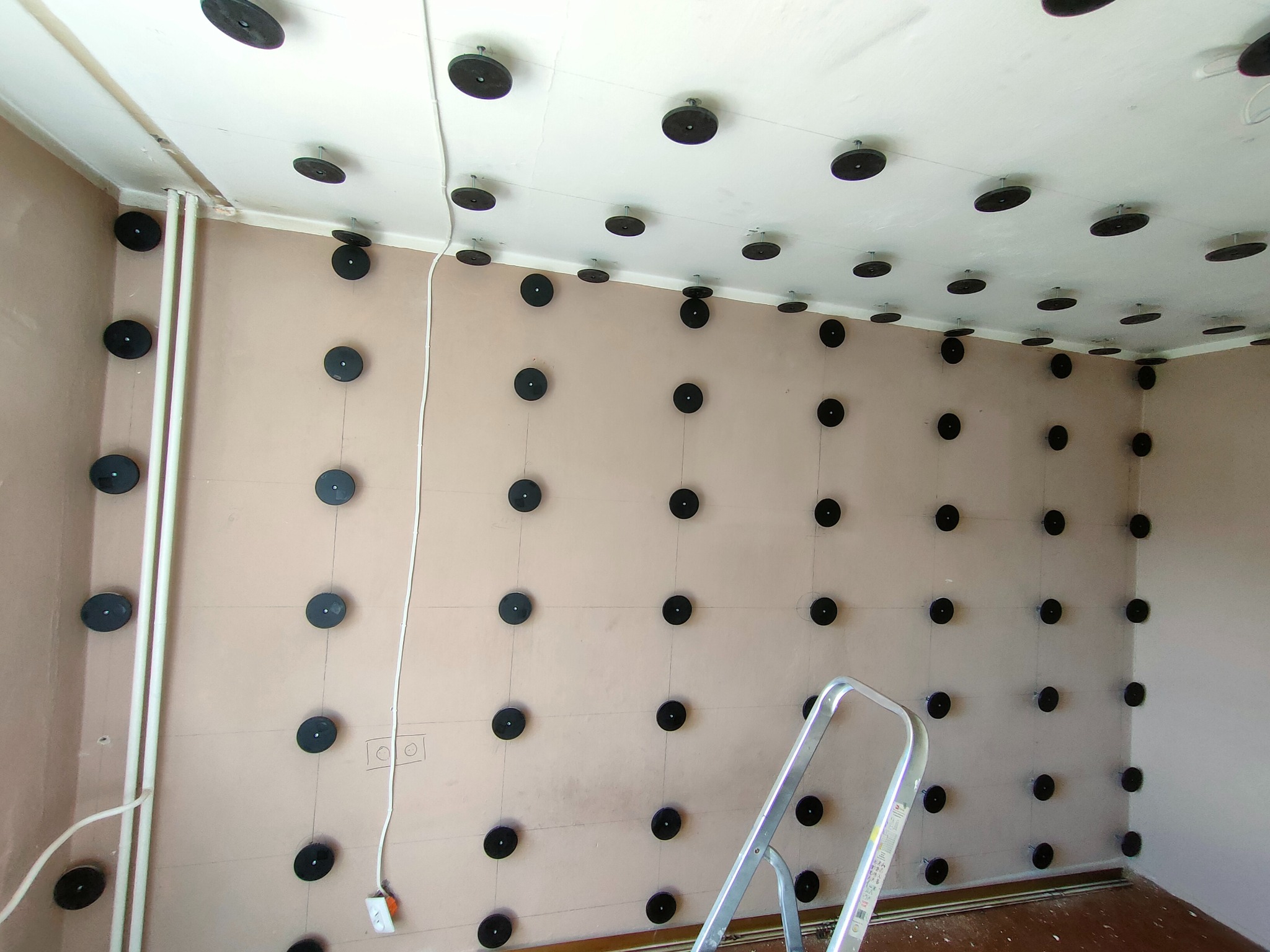 montaż systemu Atlas M-system pod wyrównanie ścian