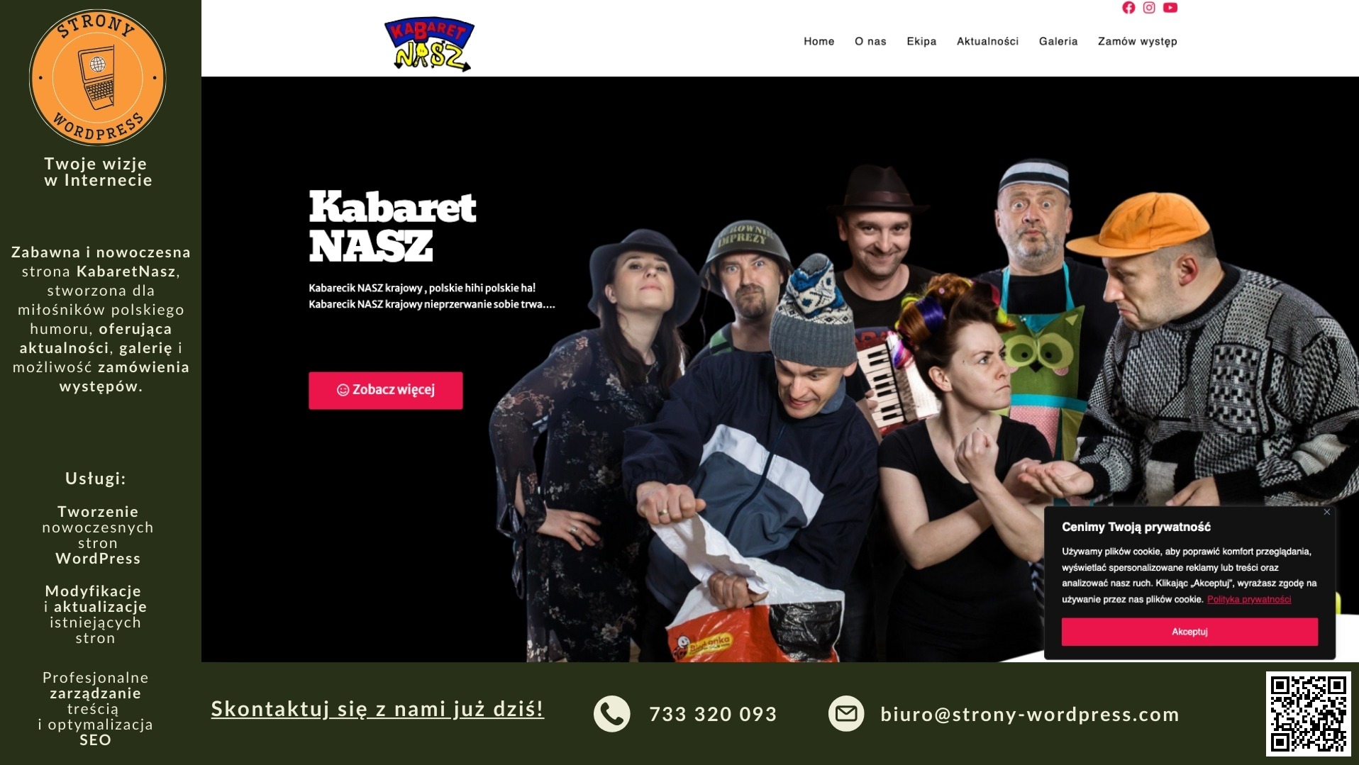 Zrzut ekranu strony internetowej Kabaret Nasz, prezentujący zespół kabaretowy w różnych kostiumach i rekwizytach, z widocznym logo WordPress w lewym górnym rogu, co wskazuje na platformę, na której...