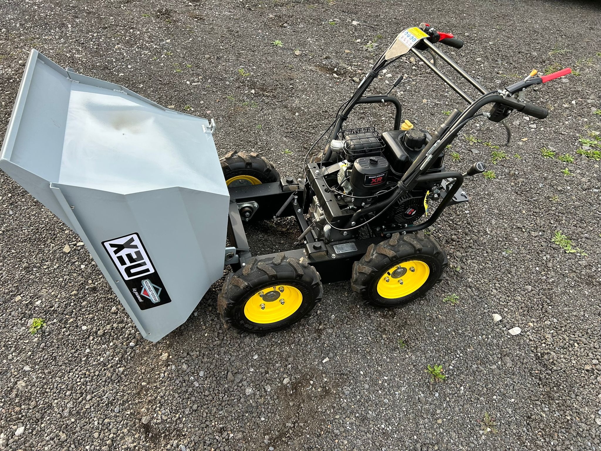 Taczka spalinowa z napędem 4x4