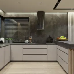 Nowoczesna kuchnia z szarymi frontami szafek, drewnianymi akcentami, dużym oknem z żaluzjami i wyspą z owocami w koszyku.