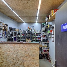 Pracujemy od 7:00 do 23:00. Podpisaliśmy umowy z 14 największymi dostawcami części w kraju i współpracujemy z ponad 50 firmami, aby zapewnić szybkie naprawy.