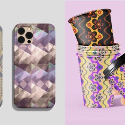 Czarne Poziomki - Dwa etui na smartfony z różnymi wzorami (kwiatowy i geometryczny) oraz trzy papierowe kubki z kolorowymi, kwiatowymi motywami, trzymane w dłoni na różowym tle.