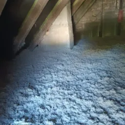 Wełna wdmuchiwana na poddaszu nieużytkowym