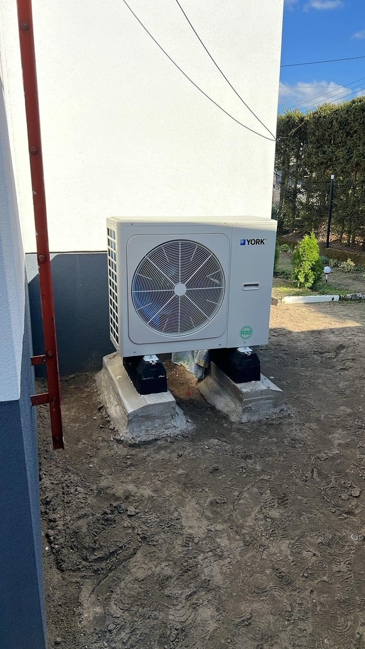 Montaż pompy ciepła York wraz z buforem, CWU i wykonaniem od podstaw centralnego ogrzewania.