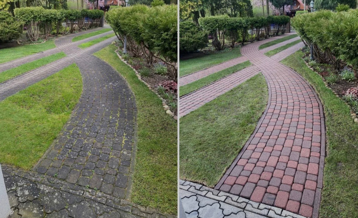 Porównanie stanu kostki brukowej przed i po czyszczeniu: po lewej zaniedbana, szara nawierzchnia, po prawej odświeżona, czerwono-brązowa kostka, otoczona zielonym trawnikiem i ozdobnymi krzewami.