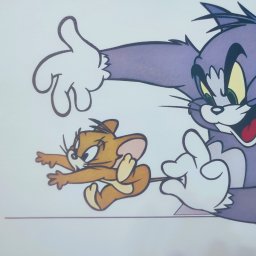 Adam Marcinkowski DPI DRUK ŚCIENNY POZNAŃ - Ilustracja na ścianie przedstawiająca Toma i Jerry'ego; Tom próbuje złapać Jerry'ego.