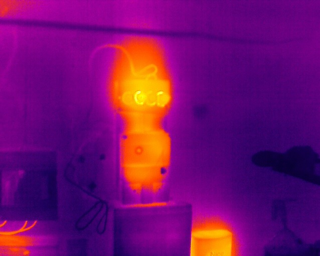 Zdjęcie termowizyjne tablicy z bezpiecznikami topikowymi