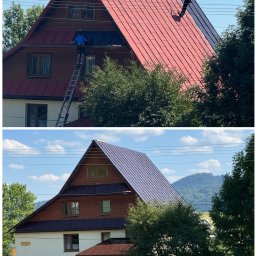 SZERSZEŃ Dawid Leśniowski - Zdjęcie 'przed i po' malowania dachu domu jednorodzinnego. Na górze malarz na drabinie maluje czerwoną połać na ciemny kolor, na dole widok dachu po malowaniu na tle gór.