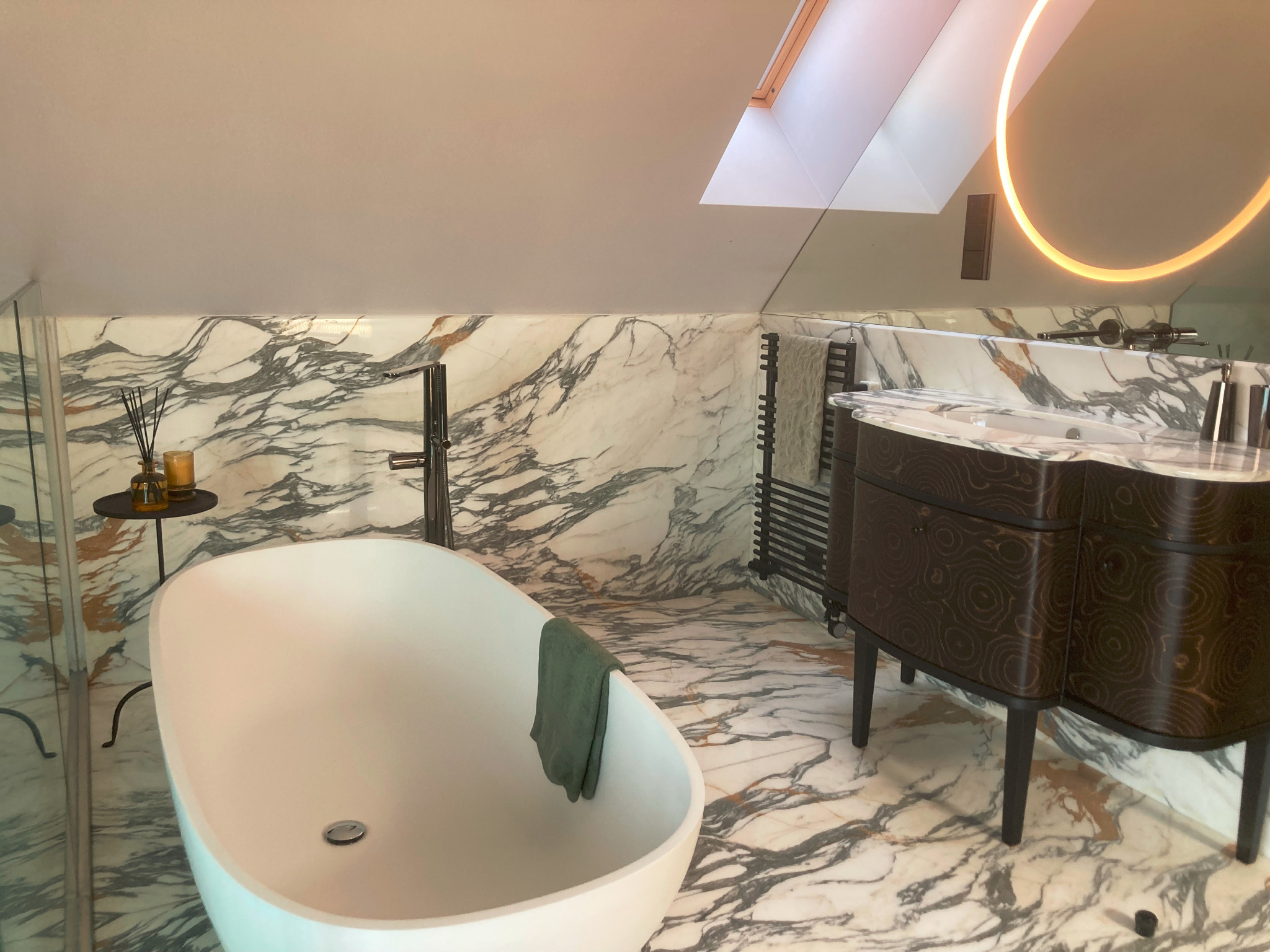 Salon kąpielowy, marmur Arabescato