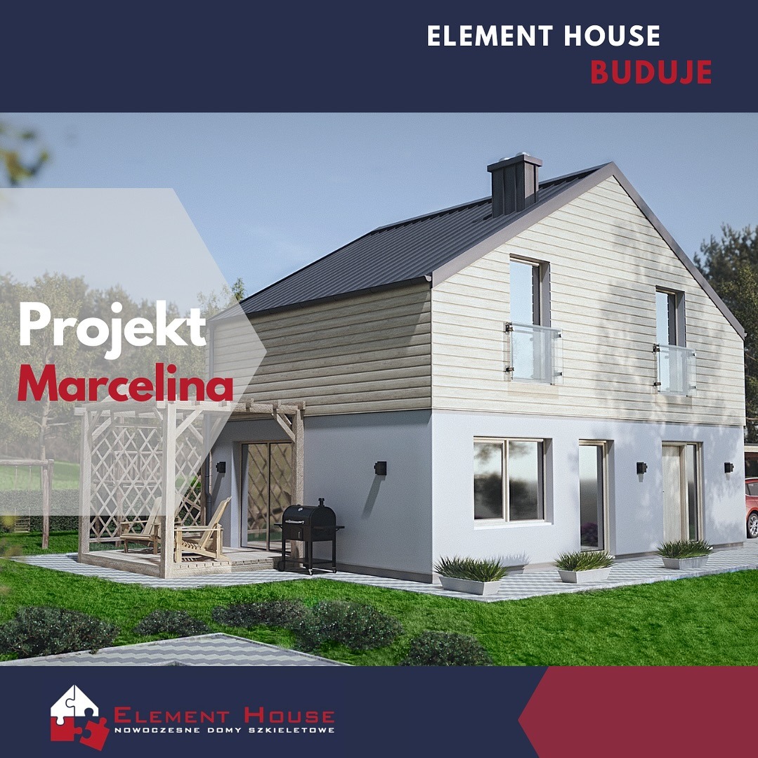 Wizualizacja dwukondygnacyjnego domu z elewacją z jasnego sidingu, zadaszonym tarasem z ażurową konstrukcją i grillem na trawniku, prezentacja projektu 'Marcelina'.