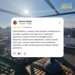 Develocus Zarządzanie Najmem Dłogoterminowym - Pozytywna opinia klienta Marcina Szałka o poradach przed zakupem mieszkania na wynajem, wyświetlona na tle słonecznego tarasu z drewnianą podłogą i widokiem na miasto. Logo 'DEVE LOCUS'.