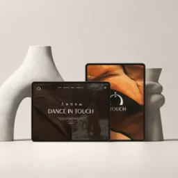 Wizualizacja ekranów, w oparciu o zaprojektowaną przeze mnie identyfikację wizualną dla szkoły tańca Intouch