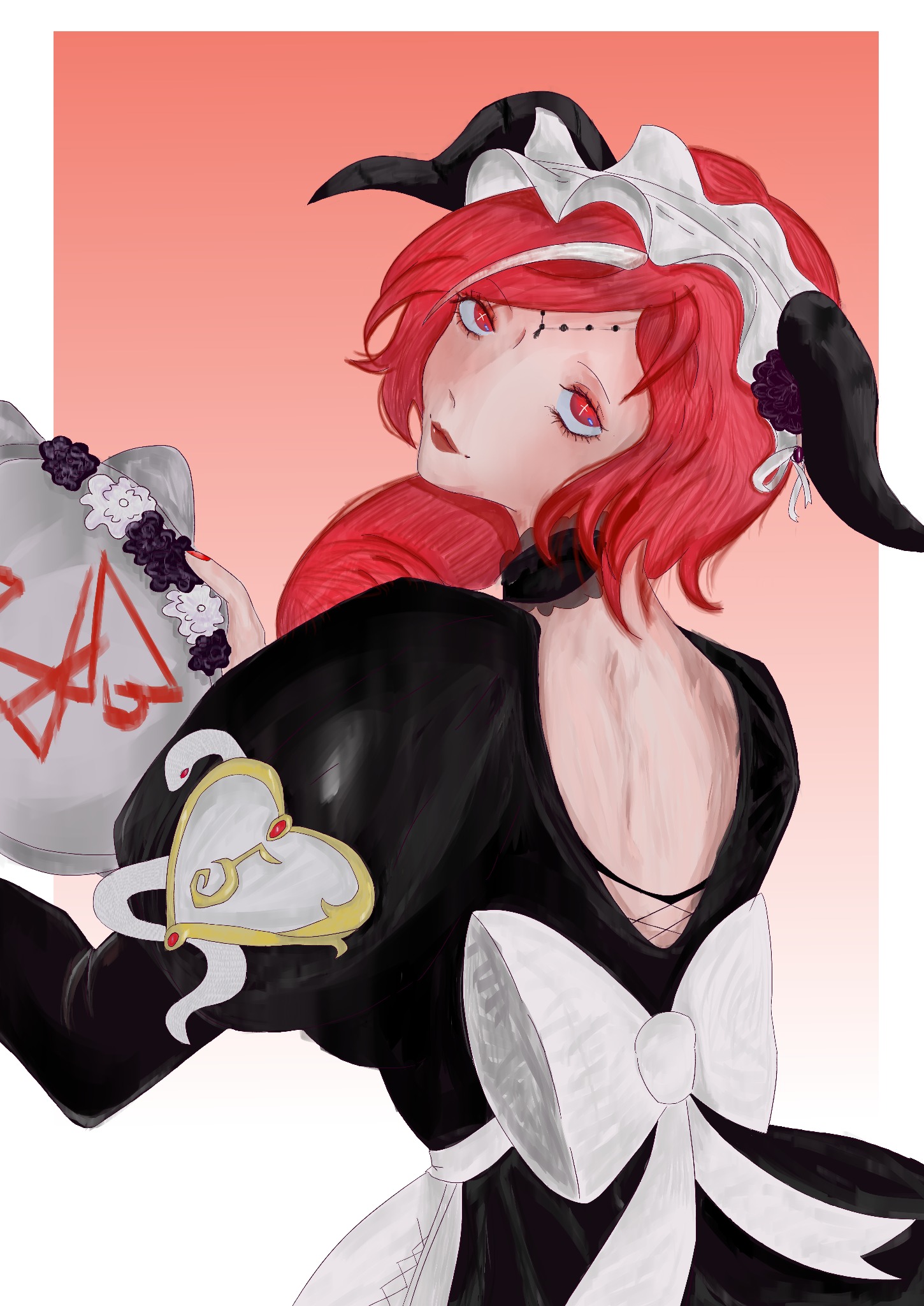 Ilustracja cyfrowa: Kobieta z czerwonymi włosami, rogami i gotyckim strojem, trzymająca ozdobny talerz z symbolem, spogląda przez ramię.