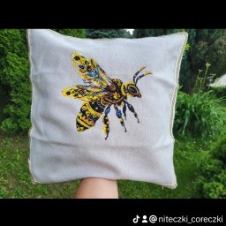 Niteczki Córeczki - artystyczna wizja pszczoły