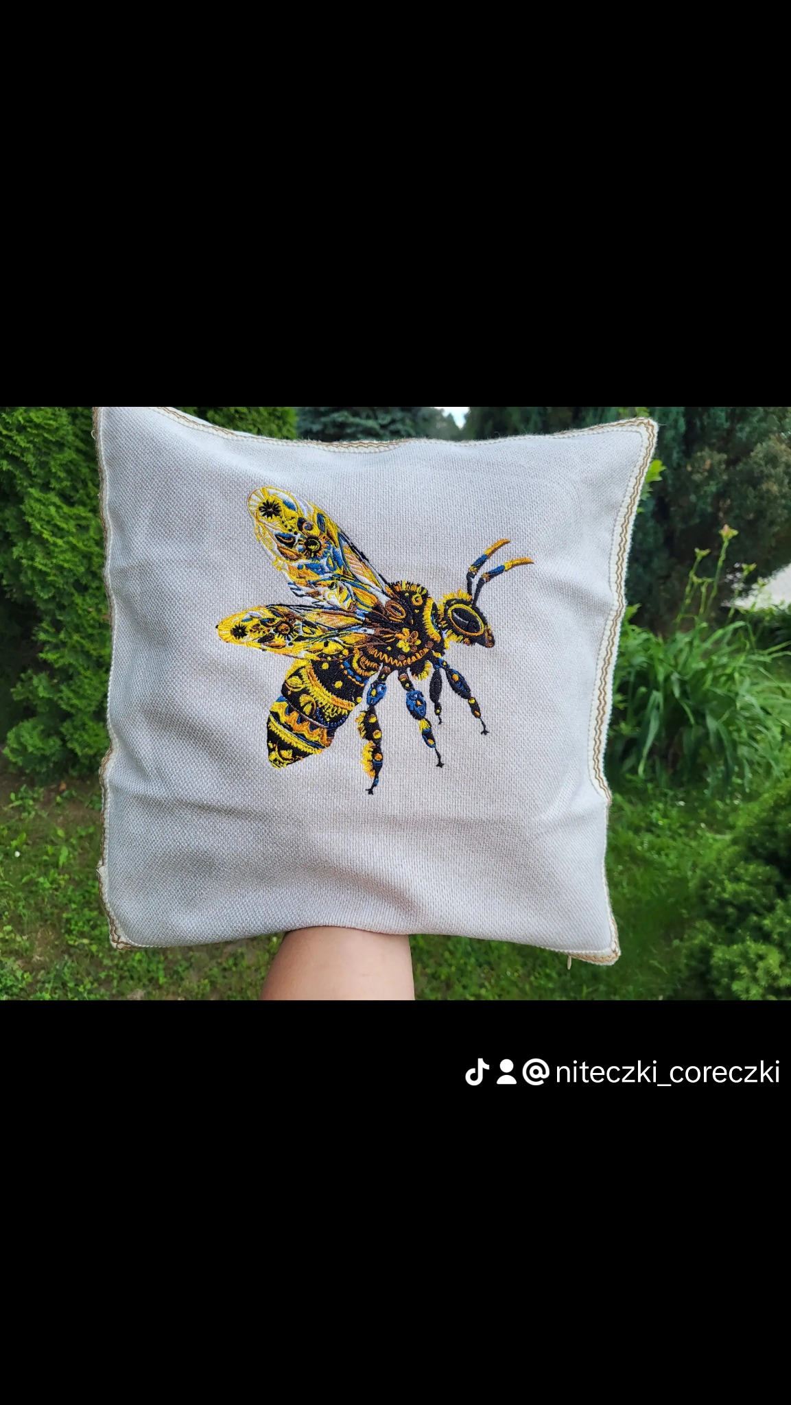 artystyczna wizja pszczoły