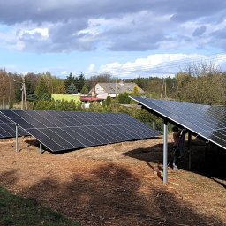 NESURO POLAND SPÓŁKA Z OGRANICZONĄ ODPOWIEDZIALNOŚCIĄ - Stoły z panelami fotowoltaicznymi na gruncie.