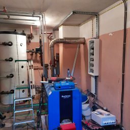 Andrzej Nowacki - Realizacja zasilania i sterowania kaskady pomp ciepła w kotłowni bloku mieszkalnego w miejscowości Bobra Wielka.