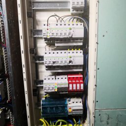 A to istniejąca rozdzielnia dystrybucyjna którą trzeba było całkowicie przerobić aby wszystko się zmieściło.