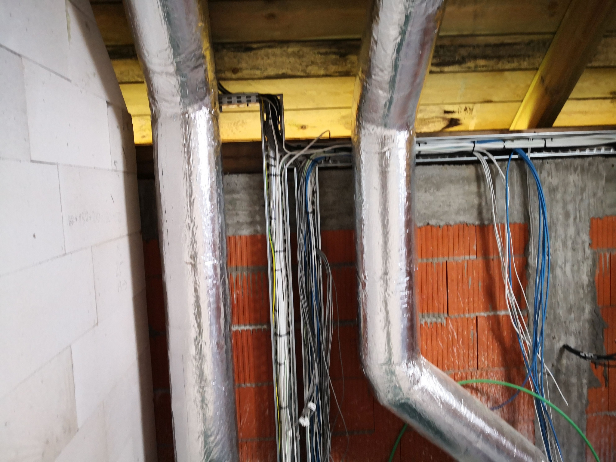 Doprowadzenie kabli elektrycznych, TV i ETTH pod montaż rozdzielni (Księżyno)