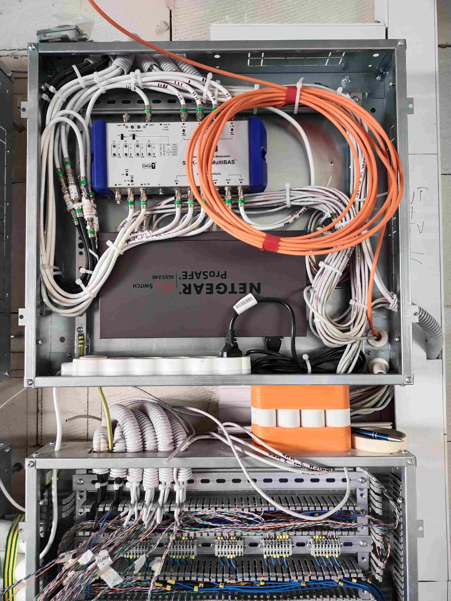 Montaż urządzeń TV i ETTH w budynku jednorodzinnym przy ul. Wenus w Białymstoku