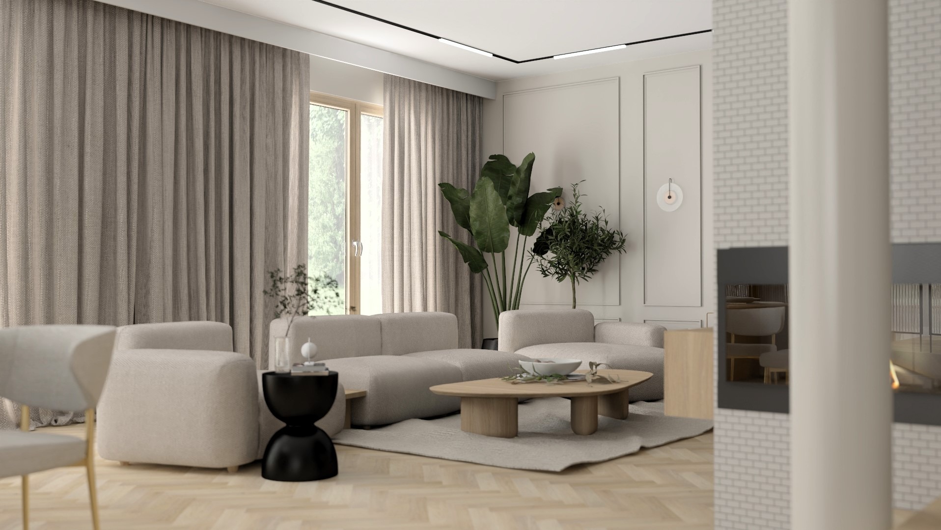 Jasne, przestronne wnętrze salonu z beżowymi sofami, drewnianym parkietem w jodełkę, zasłonami w odcieniach szarości i kominkiem obłożonym białą cegłą.