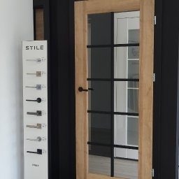 ✨ Drzwi loftowe – surowy styl i industrialna elegancja! ✨
Wprowadź do swojego wnętrza niepowtarzalny klimat loftu z drzwiami, które łączą w sobie industrialny design i wyjątkowy charakter.