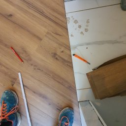 panele w karo, sztukateria ścienna, panele na równo z kaflami