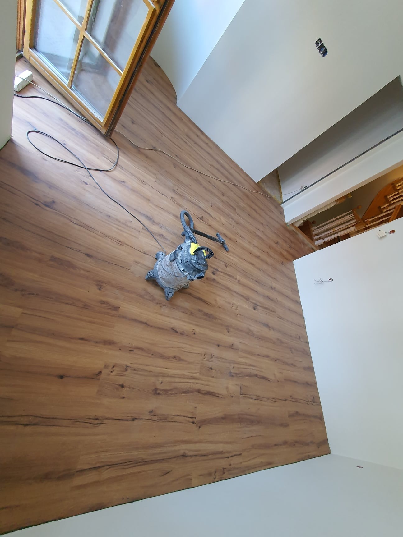 Panele podłogowe, malowanie ścian + sufitów