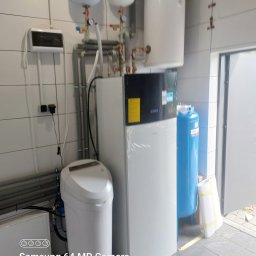 Powietrzna pompa ciepła Daikin, Stacja zmiękczania wody Viessmann Aquahome 20 Smart