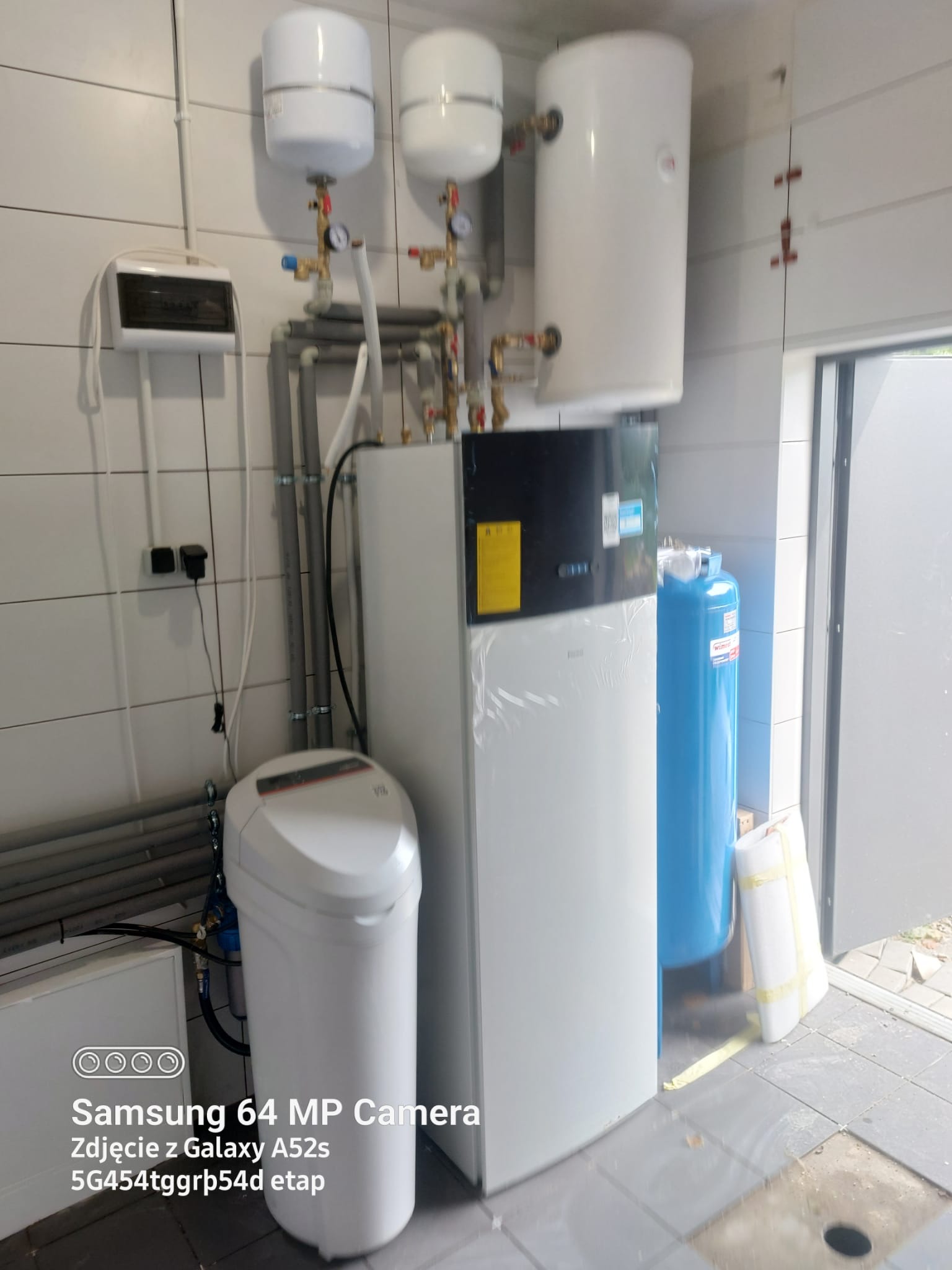 Powietrzna pompa ciepła Daikin, Stacja zmiękczania wody Viessmann Aquahome 20 Smart