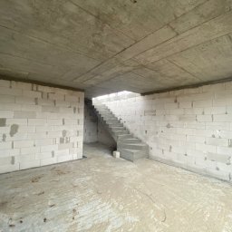 Stan surowy budynku murowanego 
www.tiptopdom.pl